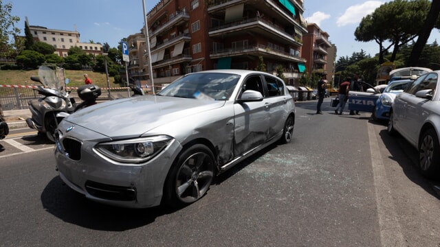 Spari a San Pietro, in fuga con l'auto nel Centro di Roma: scatta l'allarme antiterrorismo