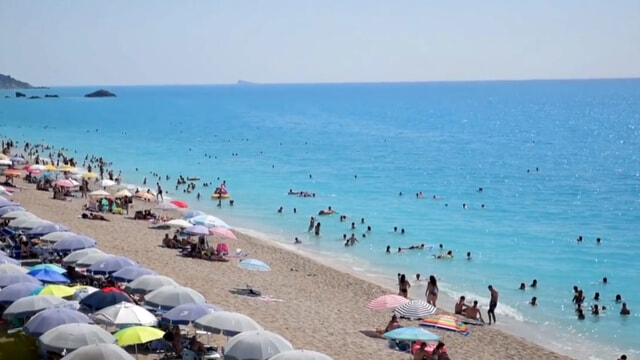 Bandiere blu 2023, il Lazio resta in doppia cifra: ecco le spiagge migliori della regione